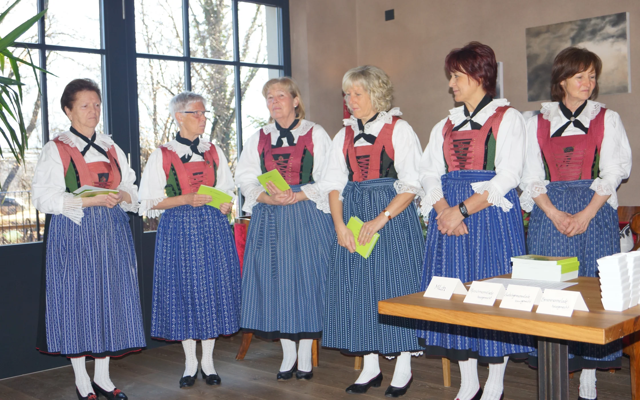 Bild Ortsbuerinnen.JPG